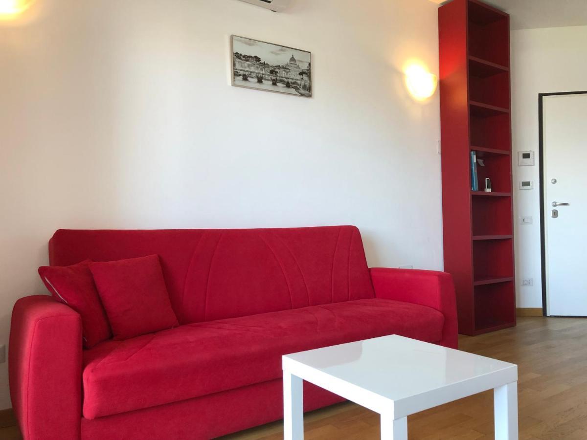 Kamchu With Terrace Near Metro Con Vista Apartment Rome